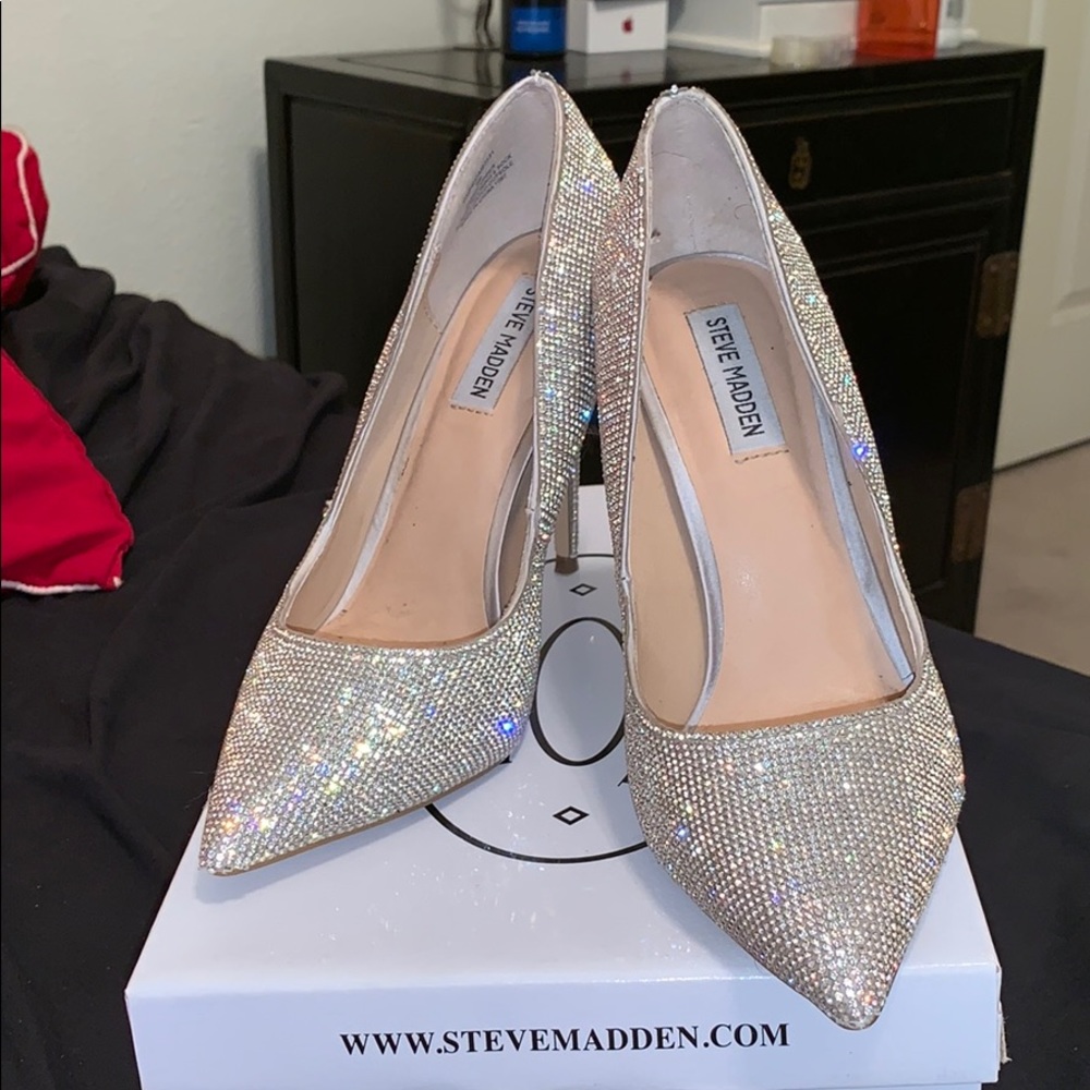 Steve Madden Daisie Crystal Pumps